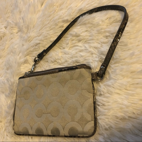 Coach classic C pattern faux snake wristlet - Picture 5 of 11